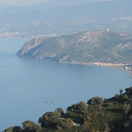 Palazzo Sciacca Bed & Breakfast Patti Bagian luar foto